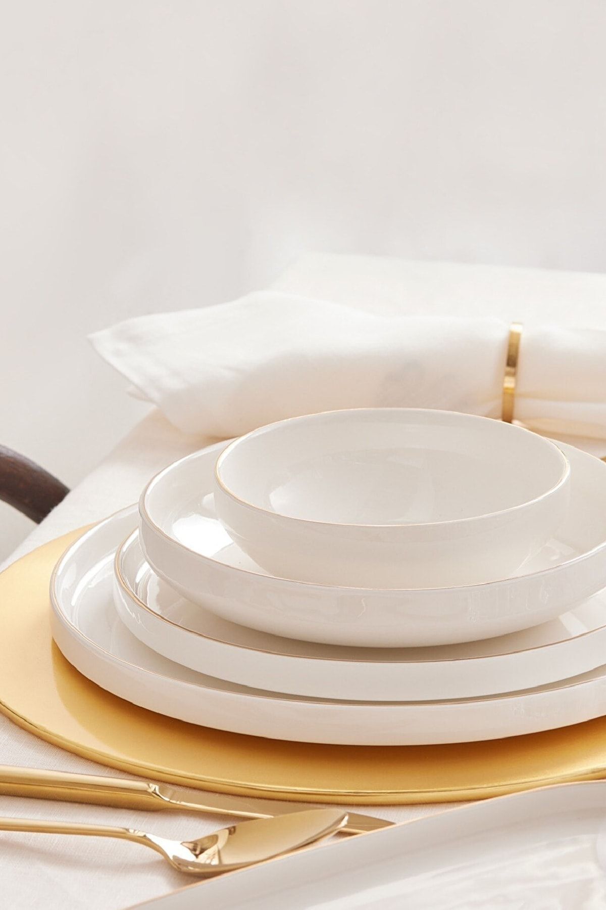 Karaca Streamline New Satürn Gold 59 Parça 12 Kişilik New Bone Yemek Takımı